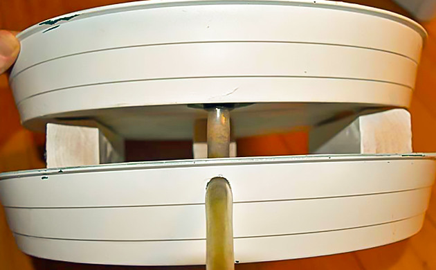 Совпадение направления отверстий на тарелках