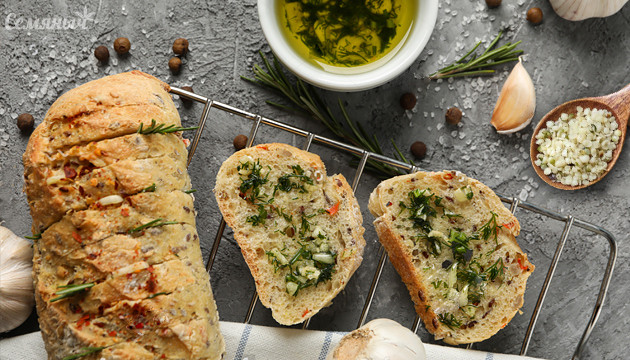 Тосты с конопляным маслом и ядрами конопли