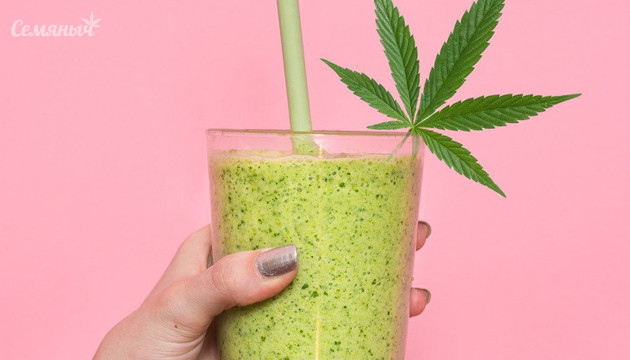 Стакан с конопляным соком