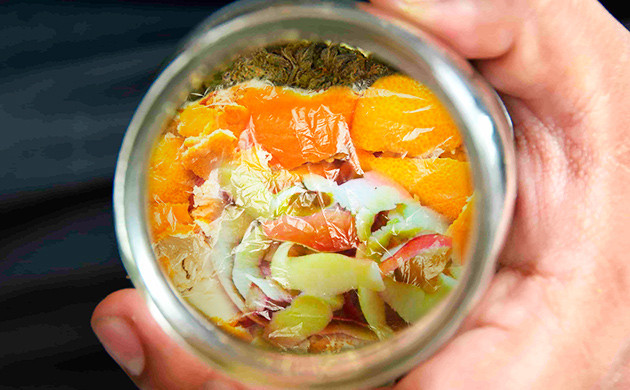 Оставить соцветия и фруктовую кожуру в банке на 2 дня Герметичная банка с соцветиями и фруктовой кожурой