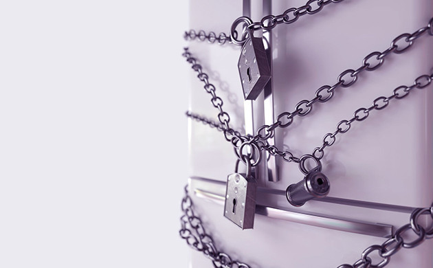 Спрятать еду Холодильник под замками