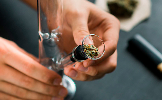 Бонг наполненный мунроком